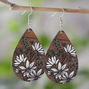 🟢 🆕 Floral Wooden Teardrop Earrings
